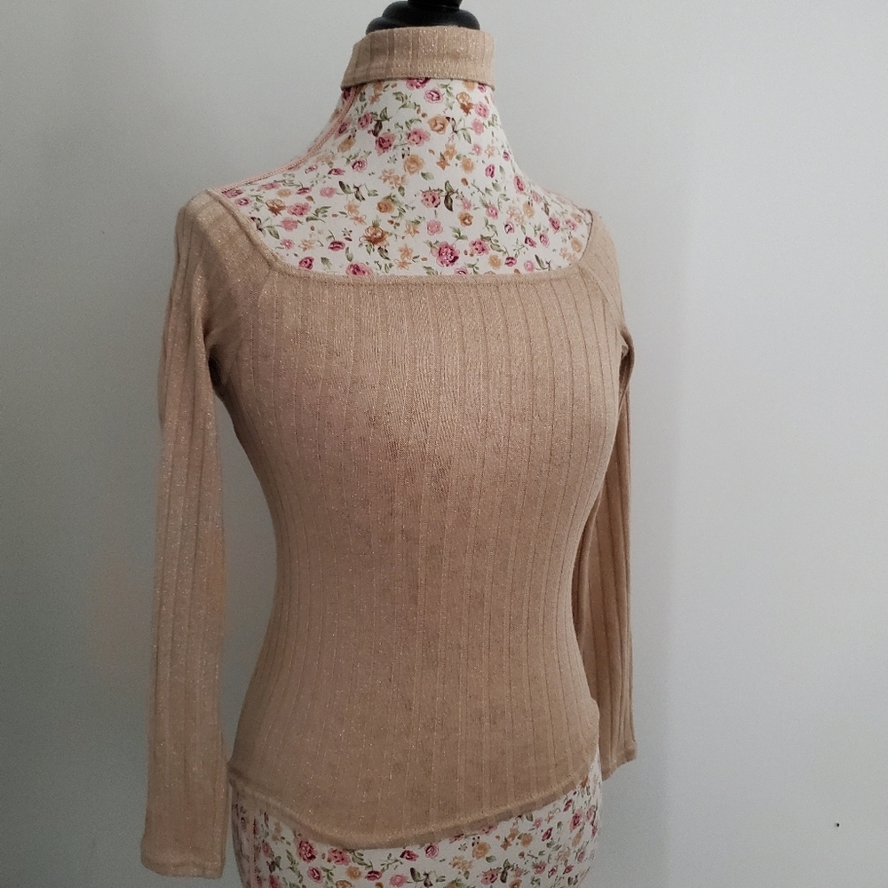 Divided h&m cold shoulder top Sz XS elastic